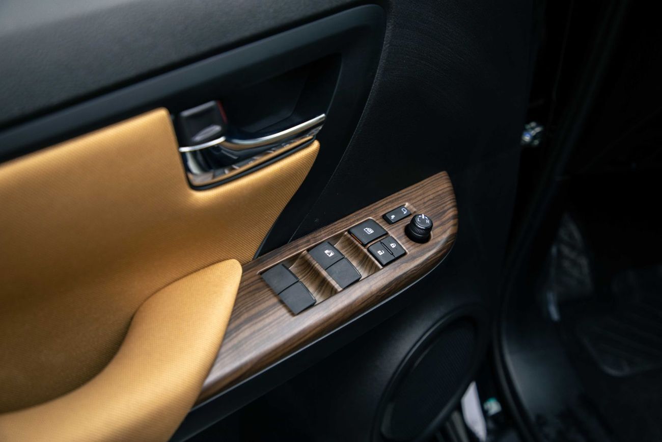 تويوتا فورتونر 2.7L - Attitude Black Inside Chamois | Export Only