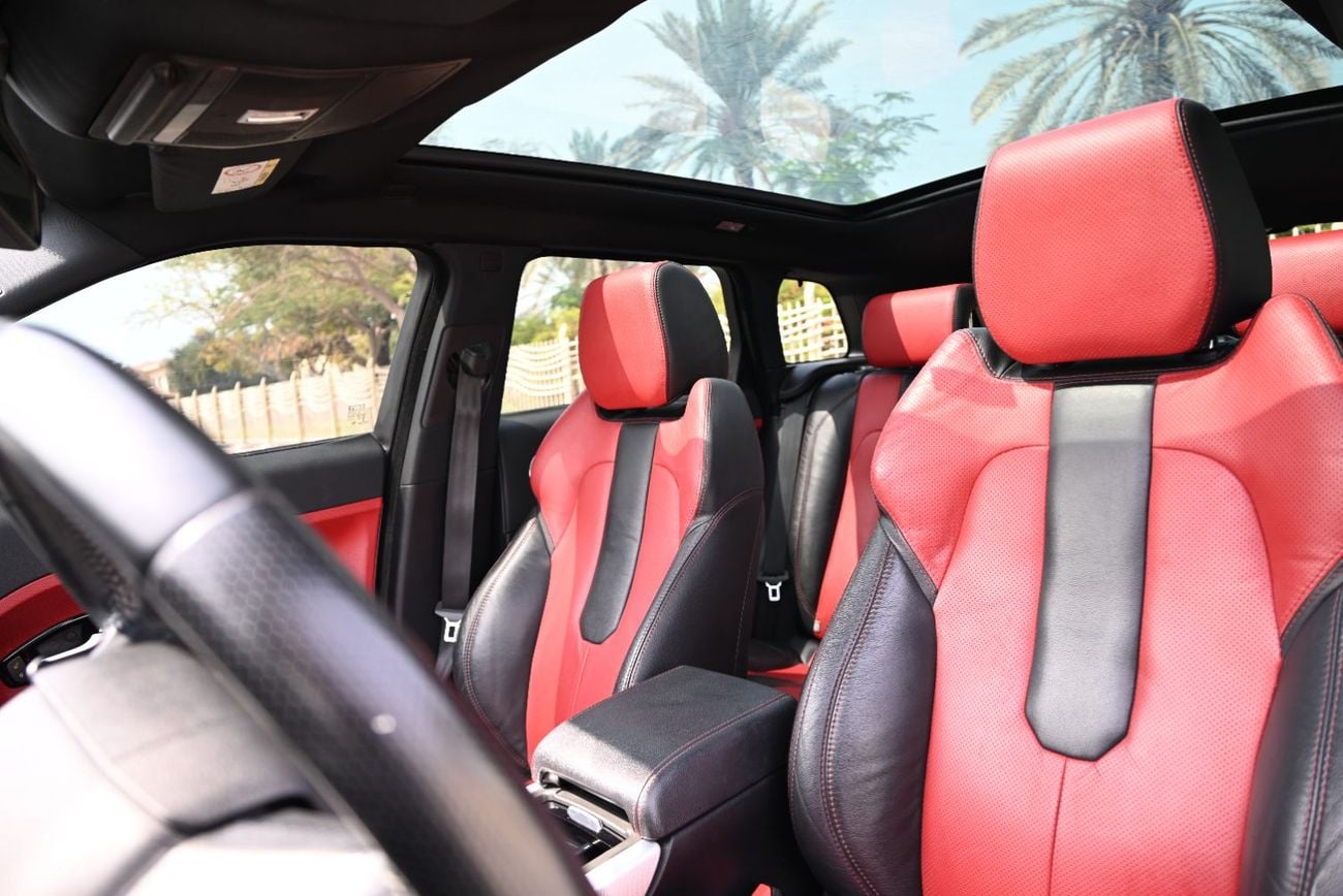 لاند روفر رانج روفر إيفوك Dynamic Plus 2.0L (5 Door)
