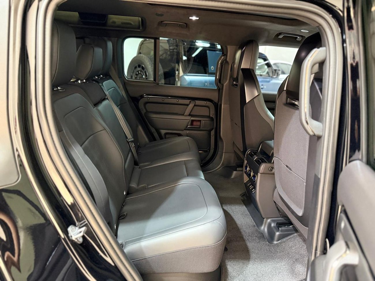 لاند روفر ديفندر 110 P635 OCTA V8 2026