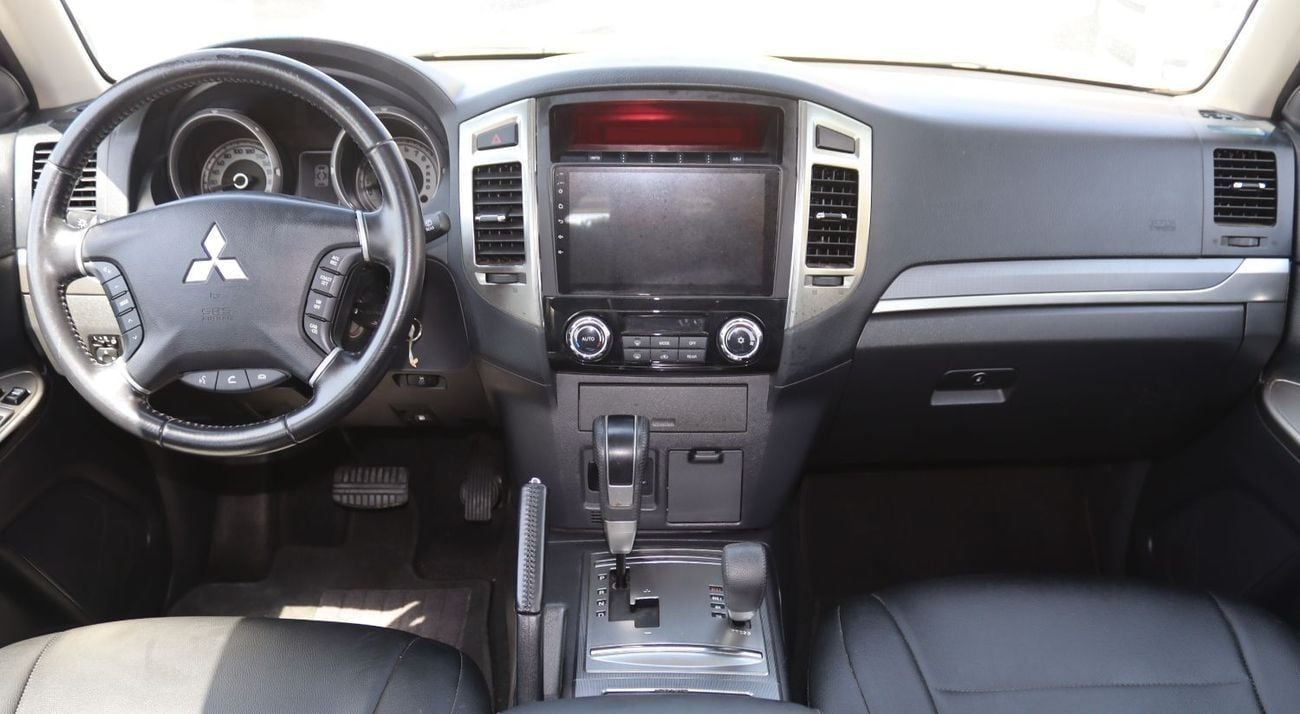 ميتسوبيشي باجيرو ميتسوبيشي باجيرو 2022 خليجى  بحالة ممتازة، مسافة 56,000 كم، بمحرك 3000 سى سى  6 سلندربسعر 67,000 دره