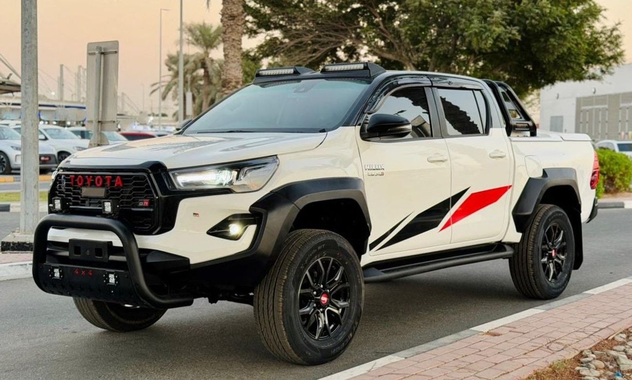 تويوتا هيلوكس GR BODY KIT INSTALLED | POWER SEATS | NUDGE BAR | 2.8L | 2024 | AUTOMATIC
