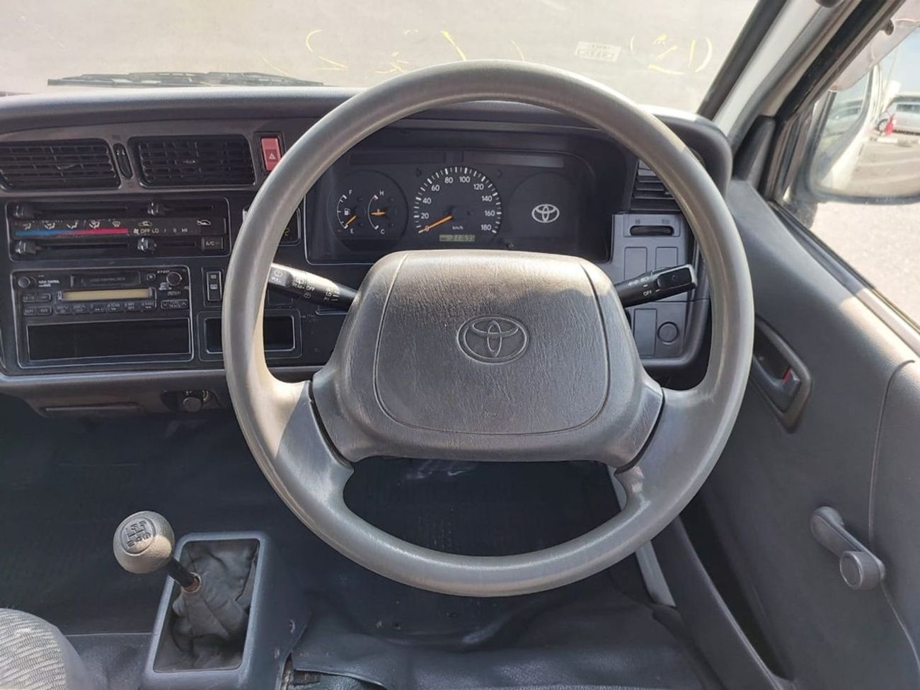 Toyota Hiace TOYOTA HIACE VAN RHD 2002 MODEL 2.0 L PETROL MANUAL(PM05893)