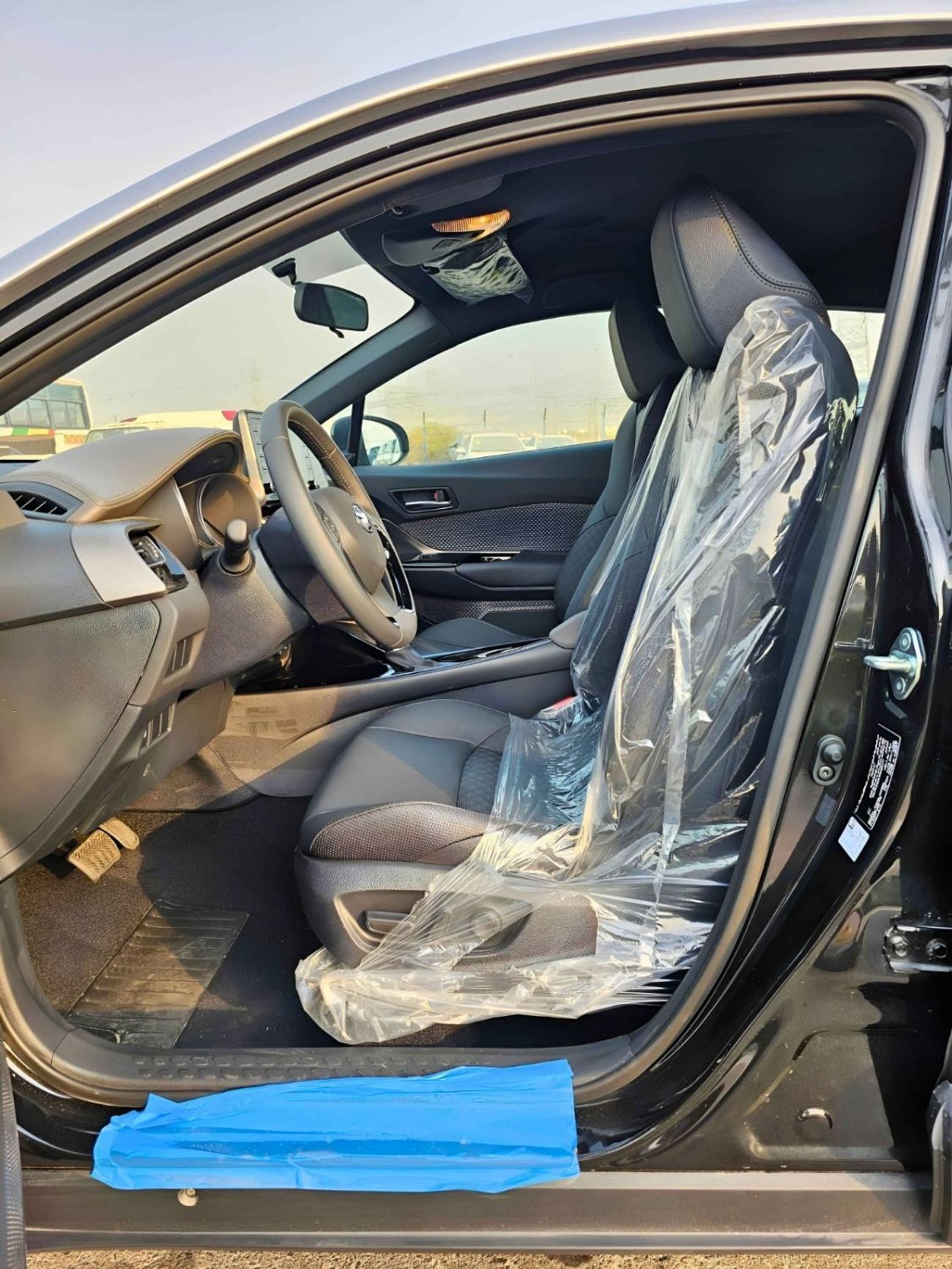 تويوتا CHR LUXURY DUAL TONE / 1.8L HYBRID / PUSH START / LEATHER SEATS / FULL OPTION / CODE#68013