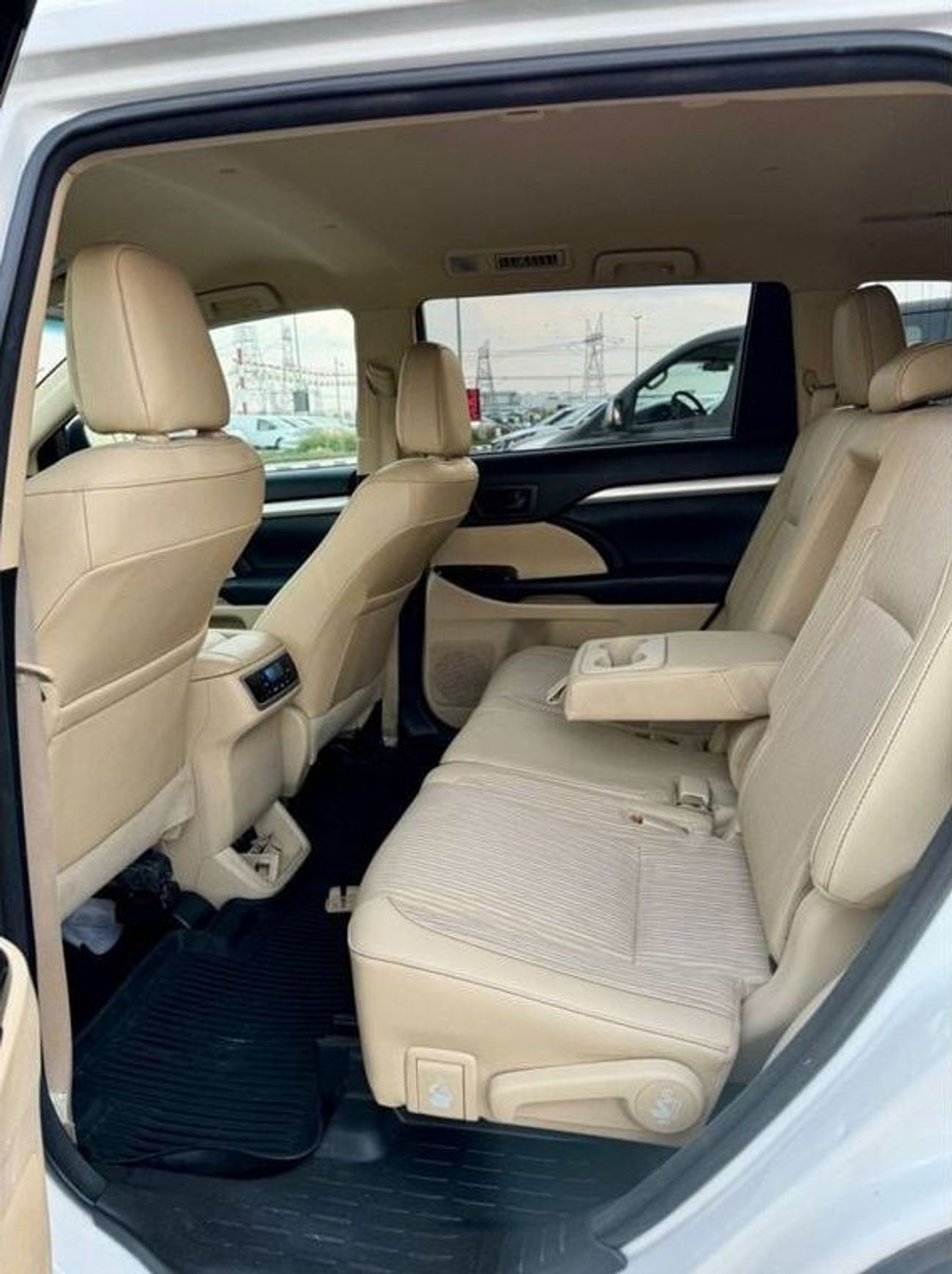 Toyota Highlander 2018 LE 4x4 MID OPTION V6 US SPEC