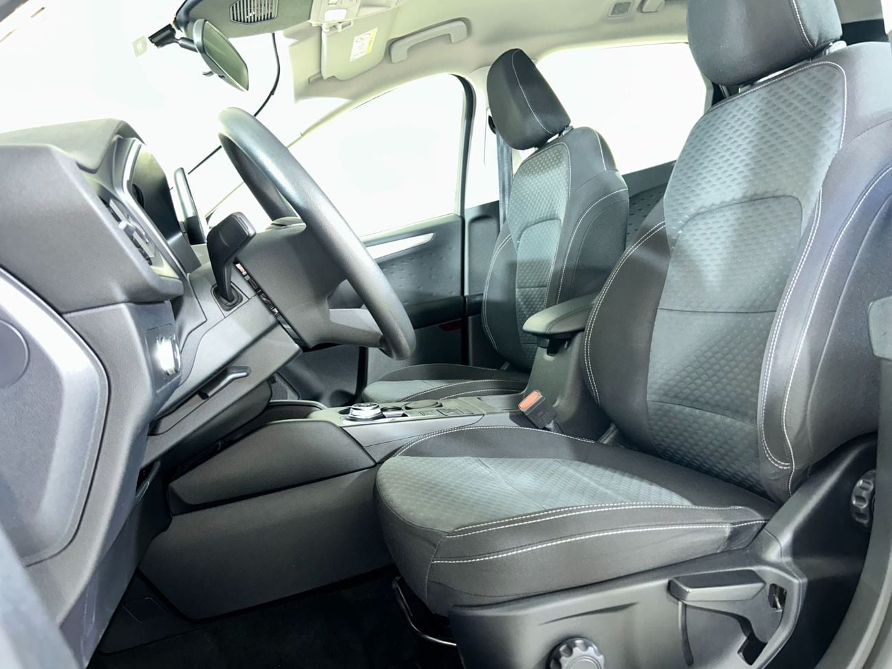 Ford Escape 1.5T Ambiente E1021 / FREE Insurance + Registration / AL TAYER MOTORS / AL QOUZ SHOWROOM