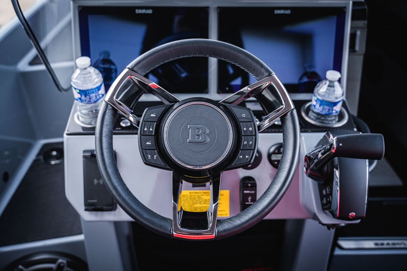 برابوس جي 800 ويدستار - مرسيدس-إيه إم جي جي 63 Boat BRABUS SHADOW 300 CROSS TOP INCL. TRAILER