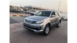 Toyota Fortuner FRUITION 2015 GCC  TRD V4 FULL OPINION AND VERY CLEAN IN SIDE AND OUTSIDE 100%