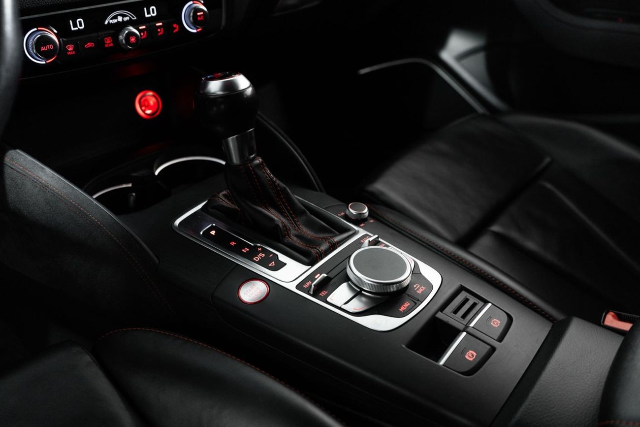 Audi RS3 TFSI quattro 2.5L (362 HP) Hatchback