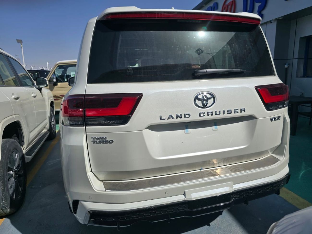 تويوتا لاند كروزر Toyota Land Cruiser LC300 2026 – جميع الفئات متوفرة | 4.0 و 3.5 بنزين | صفر كم