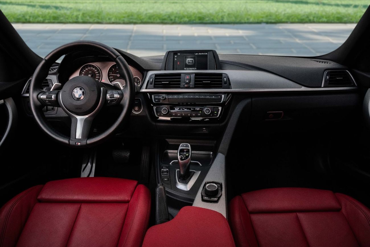 بي أم دبليو 330i 330i M-Kit  | 2,056 P.M  | 0% Downpayment | Excellent Condition!