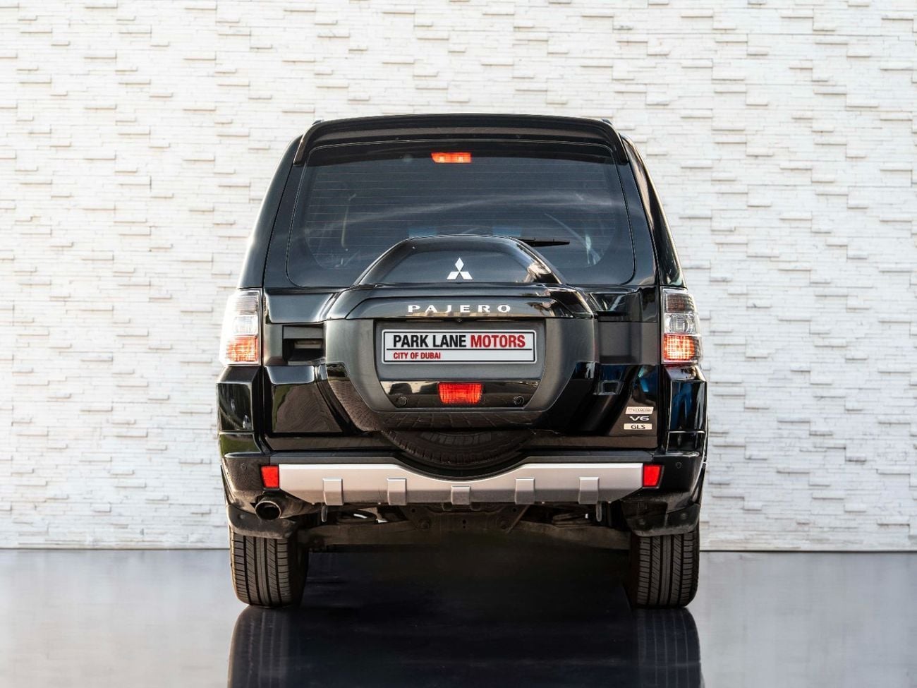 Mitsubishi Pajero GLS Base 3.5L (7 Seater)
