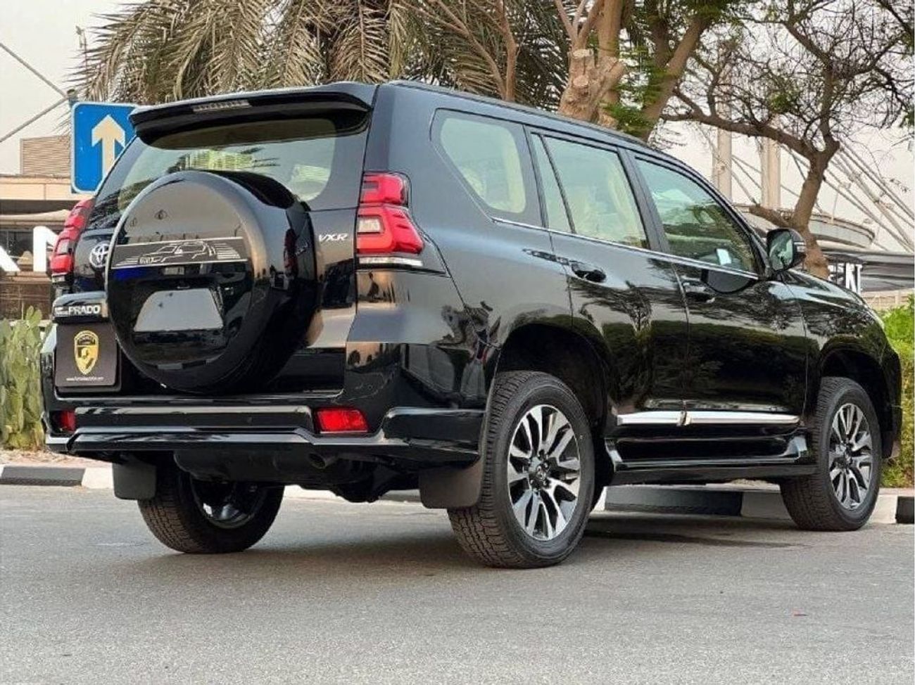 Toyota Prado VXR 4.0L PTR A/T  // 2023 // FULL OPTION WITH SUNROOF , LEATHER&POWER SEATS , BACK CAMERA // SPECIAL