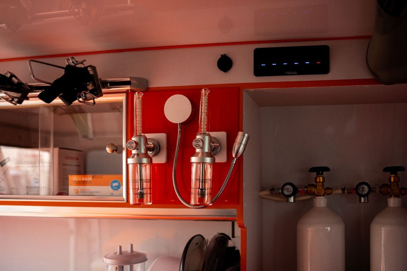 Toyota Land Cruiser Toyota Land Cruiser 78LC78 4.0L V6 Hardtop Ambulance manual