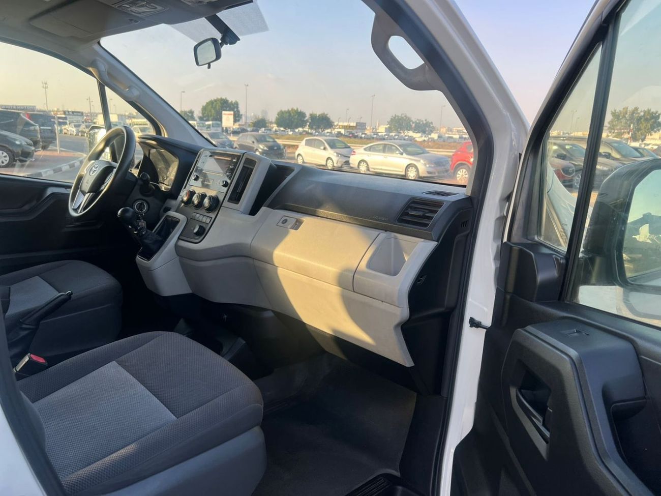 تويوتا هاياس 2021 Toyota Hiace 3.5L V6 FWD - GCC- Passenger - Patrol Manual - 13 Seater - No Accident