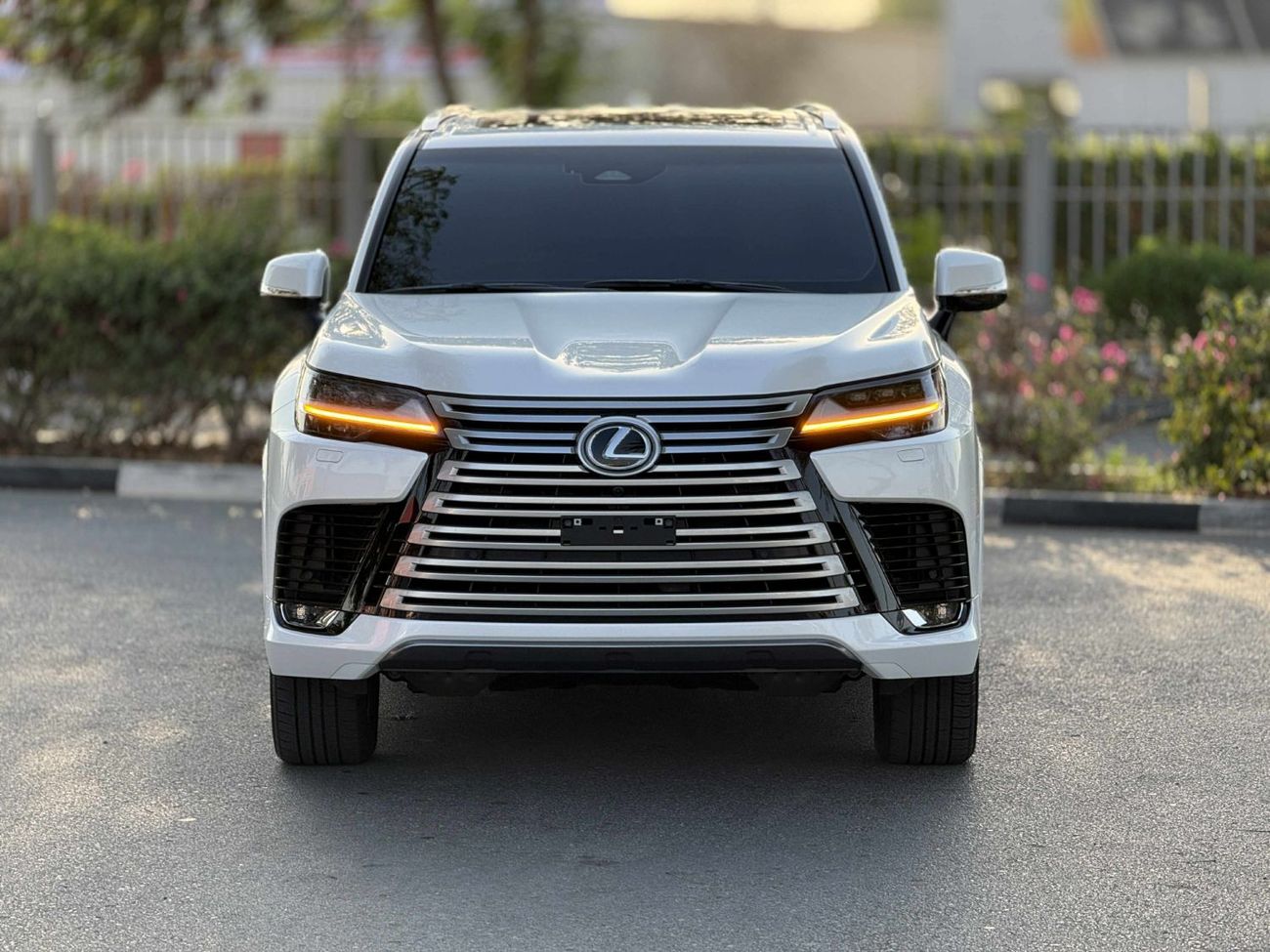 لكزس LX 700h Signature