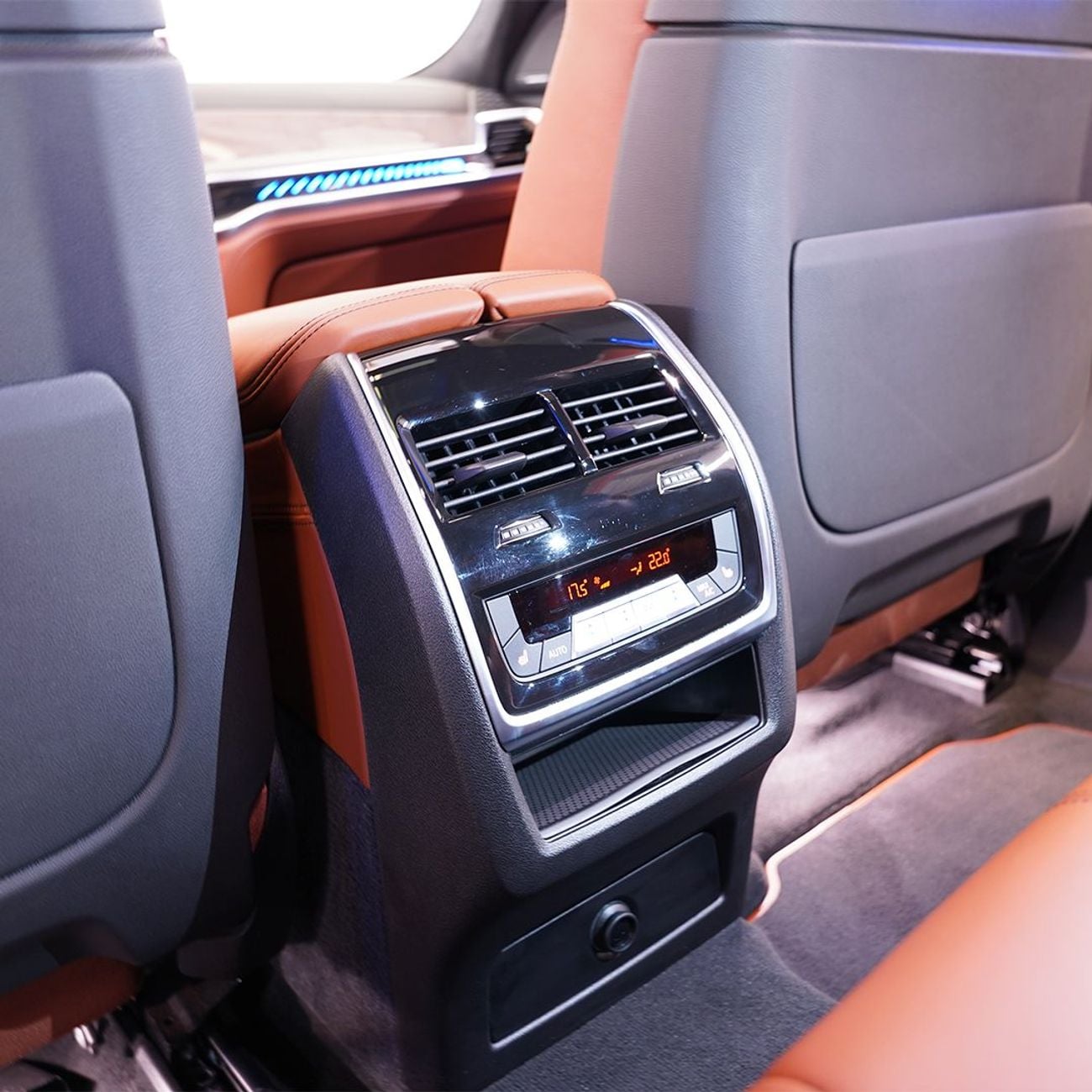 بي أم دبليو X6 2025 BMW X6 M60i xDrive, 2030 BMW Warranty + Service Pack, Fully Loaded, Very Low Kms, GCC