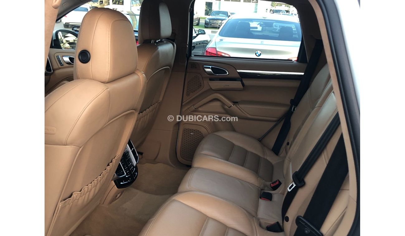 بورش كايان بورش كايين تيربو موديل 2011 خليجي فل مواصفات فتحه سقف وكراسي جلد ومثبت سرعه وتحكم كهربي كامل ونظام ص