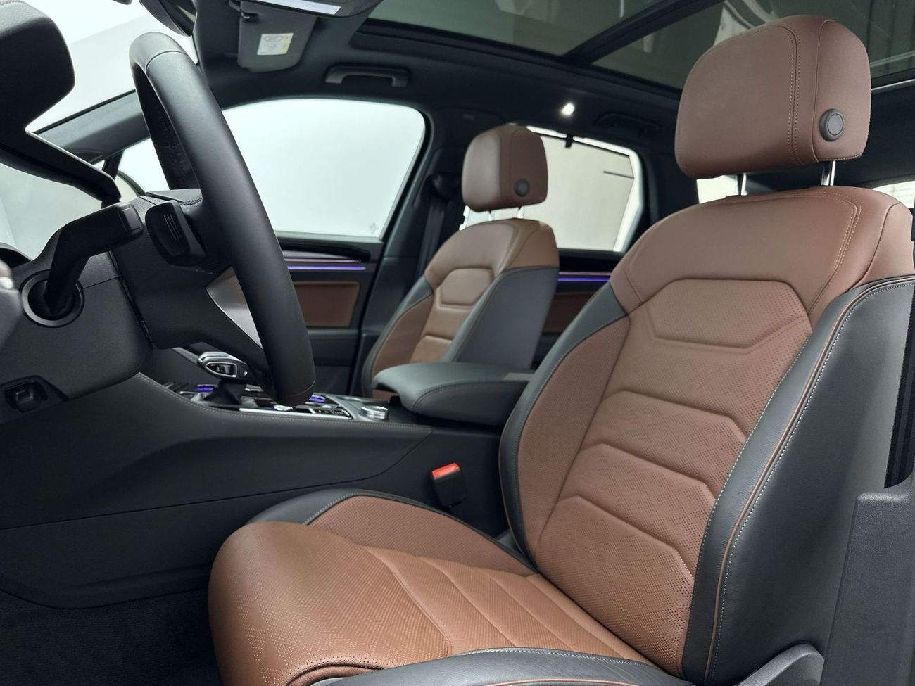 Volkswagen Touareg 3.0T TL (340 HP) Touareg Elegance + Tirano (Ref#21179) / WAS 229,900 AED - NOW 199,900 AED