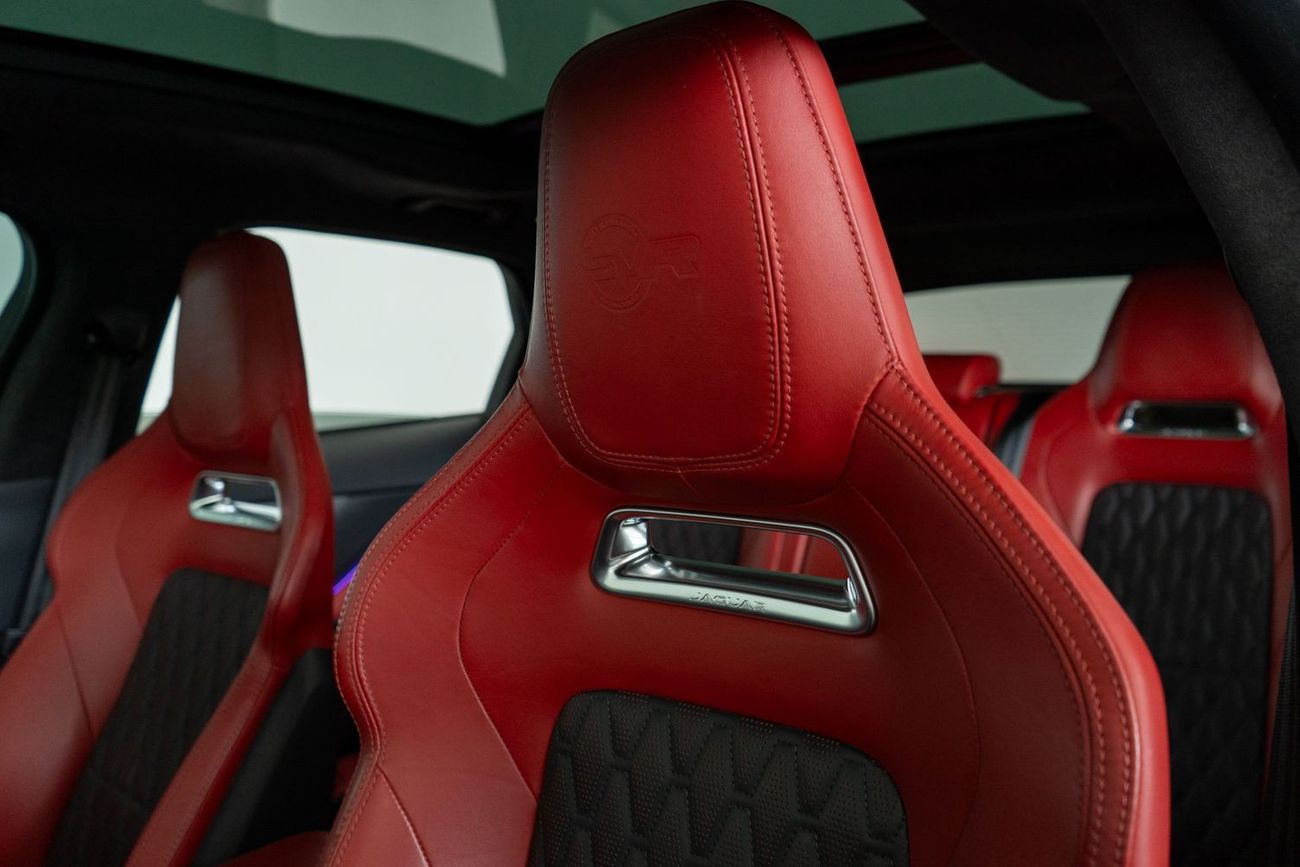 Jaguar F Pace SVR