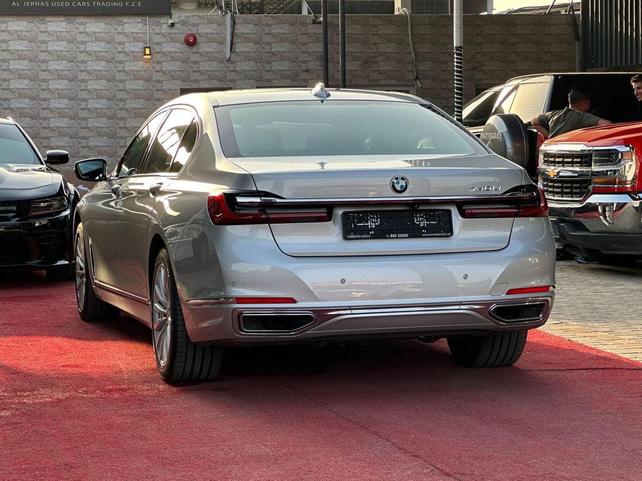 بي أم دبليو 740Li 3.0 لتر TwinPower Turbo - عدد 6 سلندر ناقل الحركة: أوتوماتيك من 8 سرعات (Steptronic)