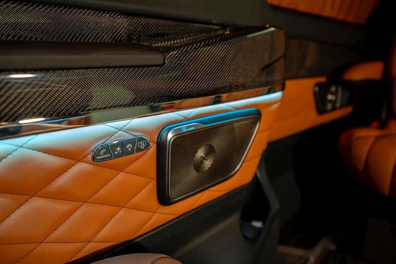 مرسيدس بنز V 300 NEW ARRIVAL MODEL LUXURY MERCEDES GCC V300 with ADDITIONAL REAR AC-2 YEARS WARRANTY BY VLINE