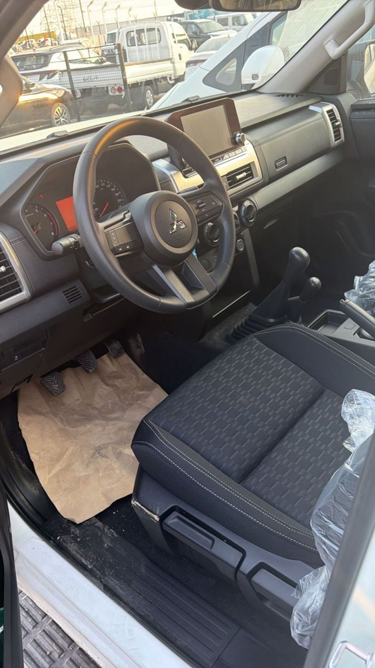 Mitsubishi L200 Mitsubishi L200 GLX Double Cab Petrol 2.4L