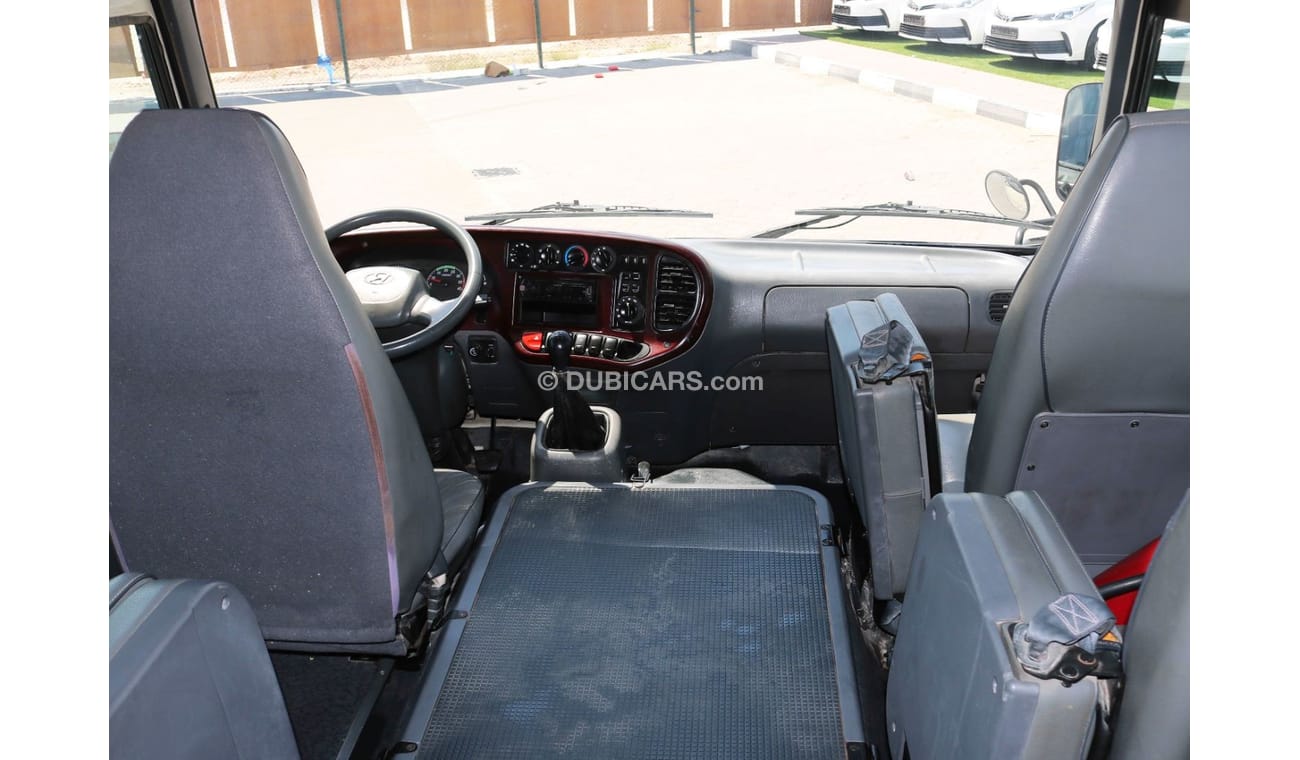 Hyundai County COUNTY BUS 26 SEATER CAPACITY WITH GCC SPECS EXCELLENT CONDITION