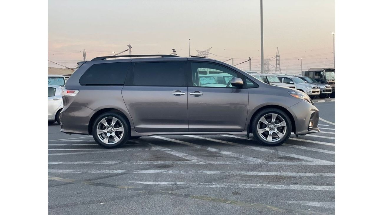 Toyota Sienna “Offer”2019 Toyota Sienna SE Special Edition - Full Option Automatic - 7 Seater - 3 Keys - UAE PASS