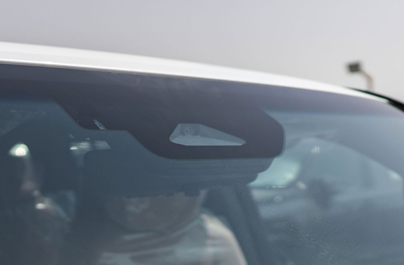 Lexus LX 700h 2025 Lexus LX700h Signature 3.5L AT Hybrid (White-Tan) 7 Seats