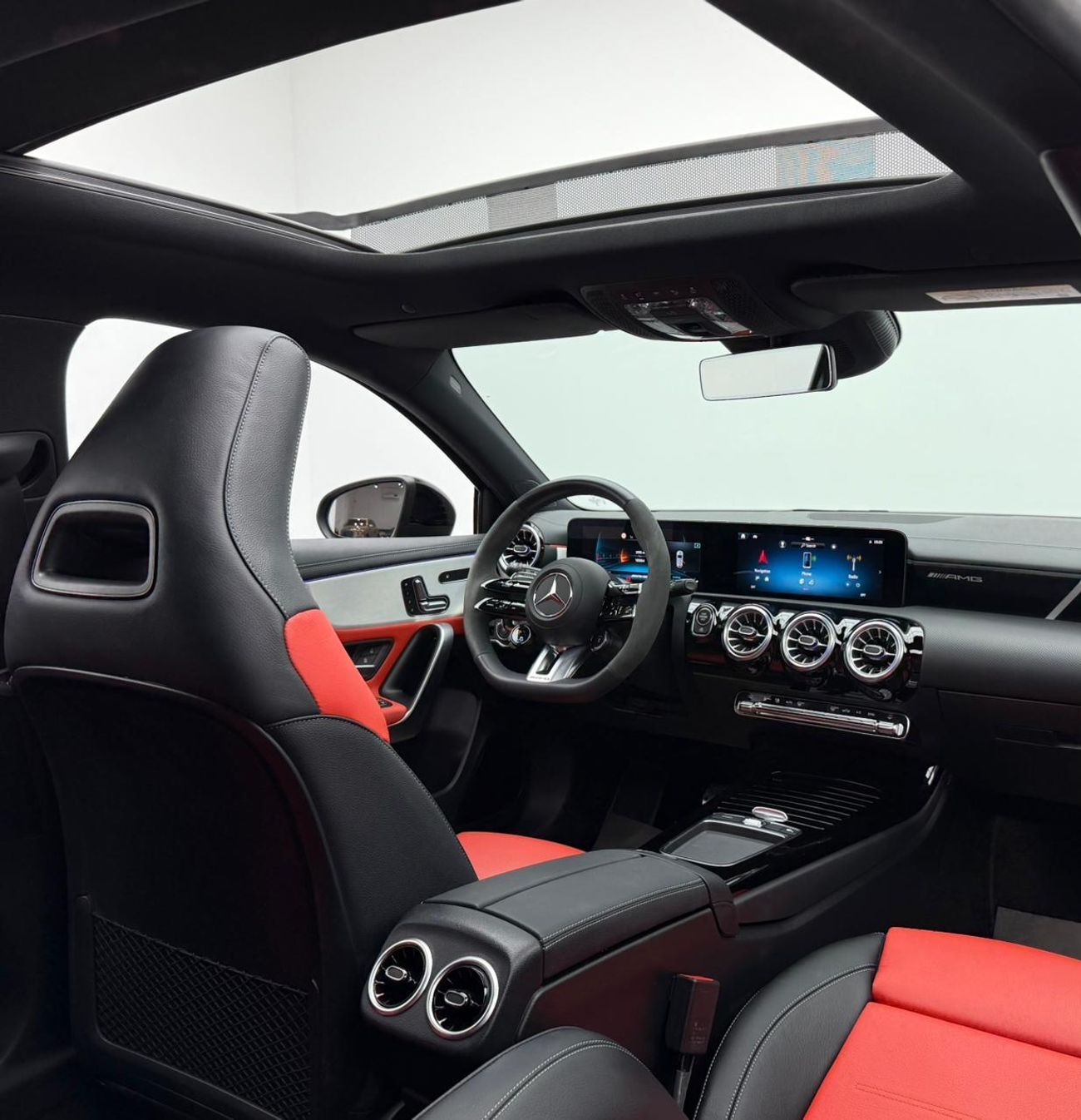 Mercedes-Benz A 35 AMG 4MATIC Hatchback 2024 Mercedes Benz A35 AMG with Aero Dynamic Kit, 2029 MB Warranty, 2028 MB Service