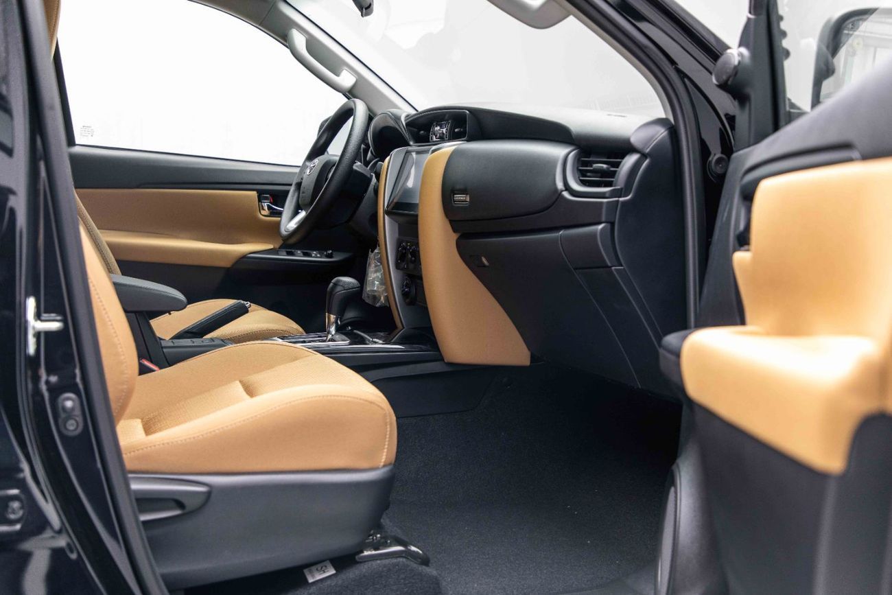 تويوتا فورتونر EXR 2.7L - Attitude Black Inside Sand Beige | Export