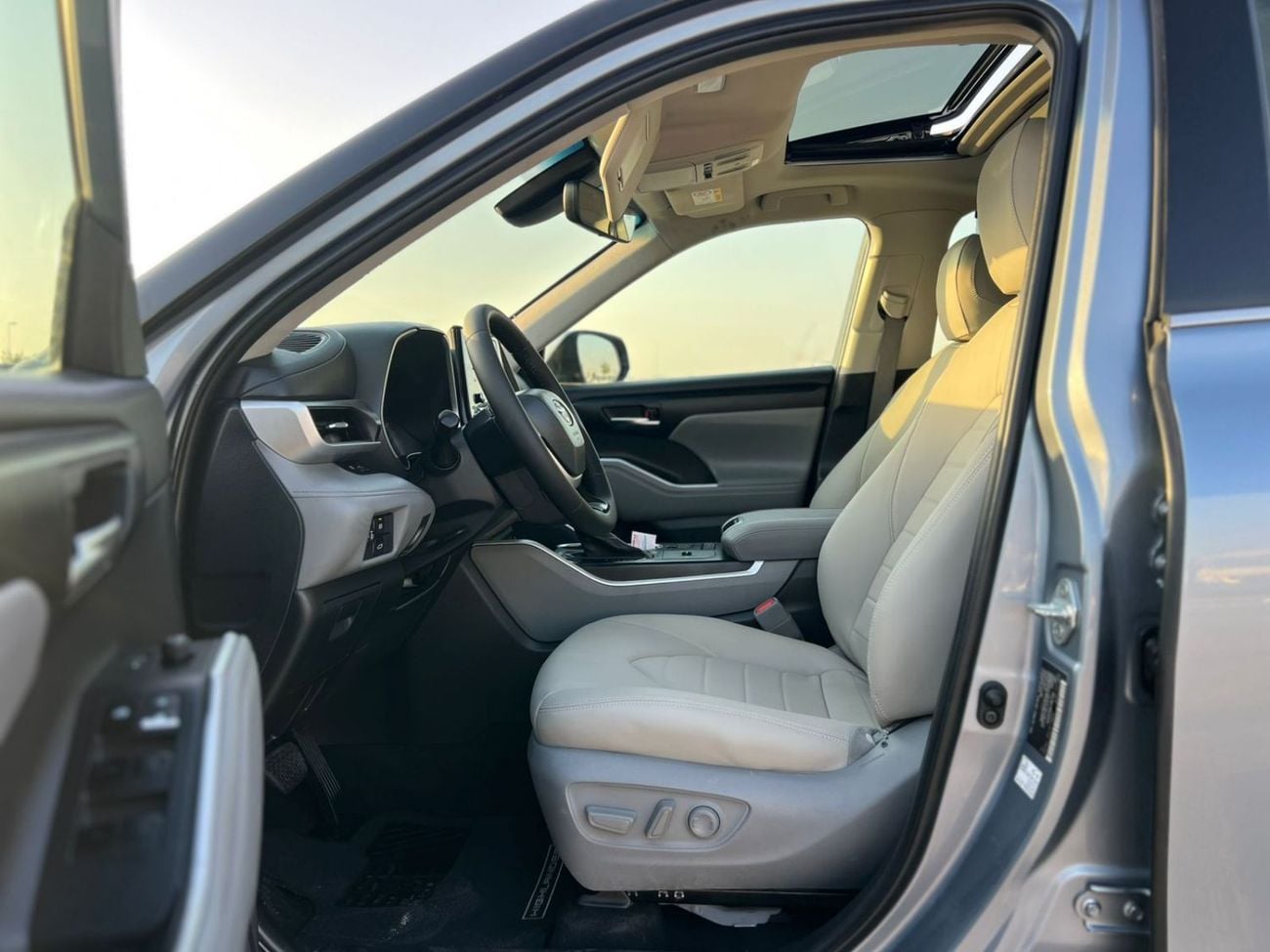 Toyota Highlander 2022 Toyota Highlander Hybrid GLE Full Option Gcc -2.5L V4 - Rear Camera & Sensor - Leather Seat - S