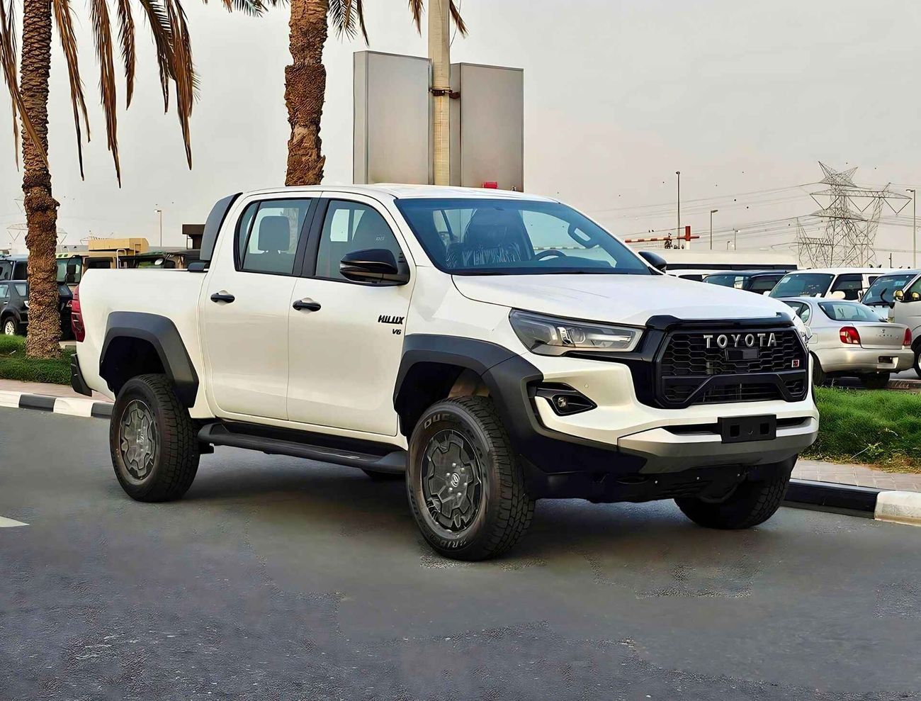 تويوتا هيلوكس GR SPORT / 4.0L V6 / DRIVER POWER SEAT WITH ROLL BAR / "4" CAMERAS (CODE # HPGRV6AF)