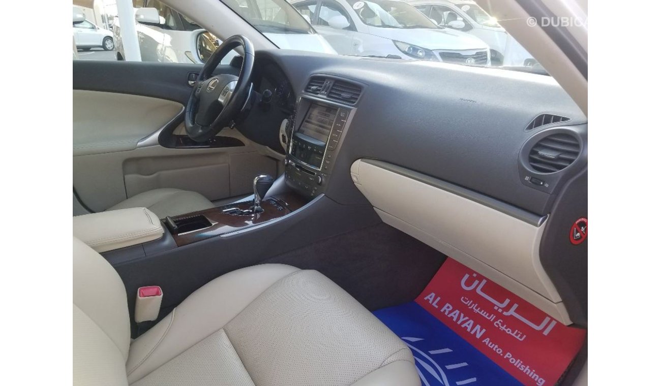 Lexus IS300 Lexus IS 300 GCC 2011 GCC without accident without dye in agency condition