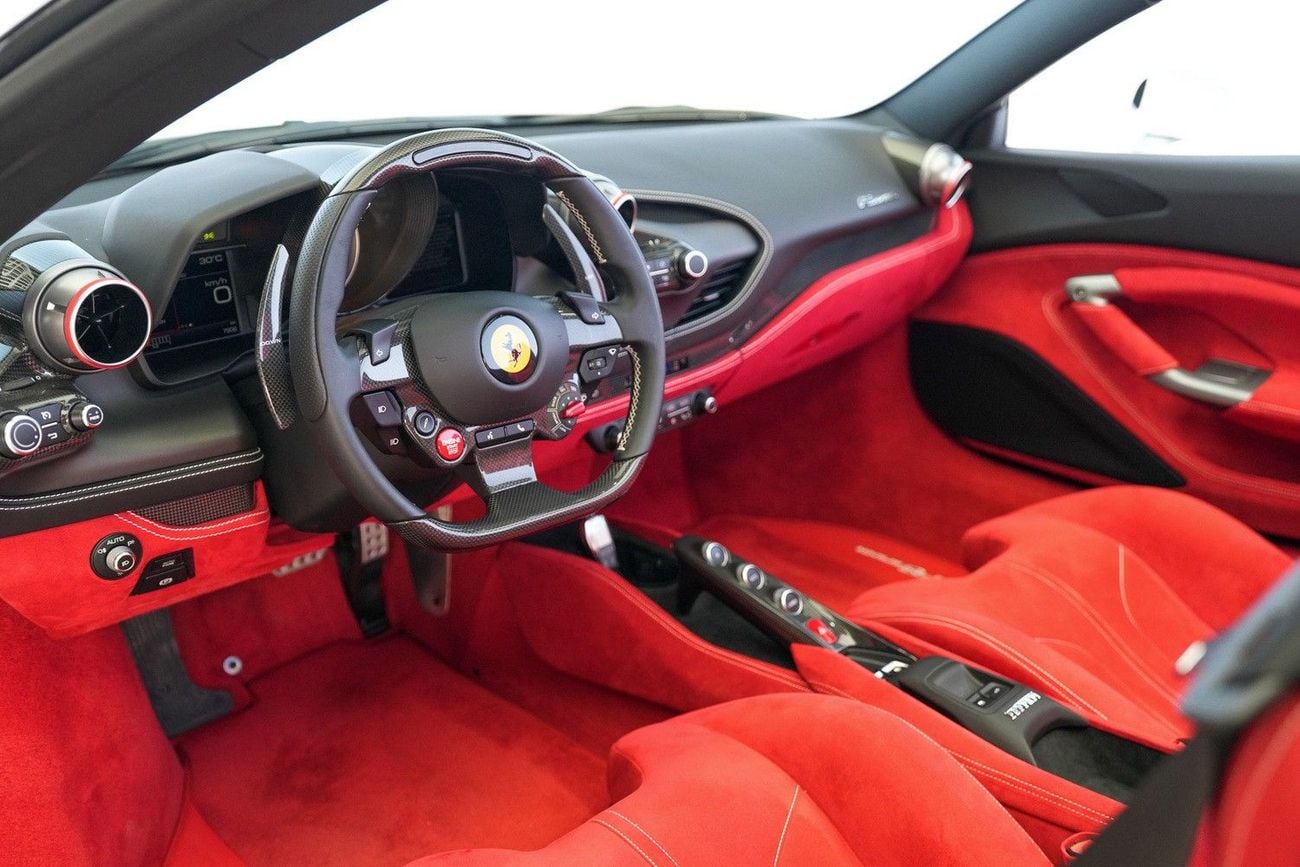 فيراري ف ٨ سبيدر STD (3.9L · 8 Cyl · Automatic · Petrol · Convertible · Rear Wheel Drive · 2 Seats · 2 Door)