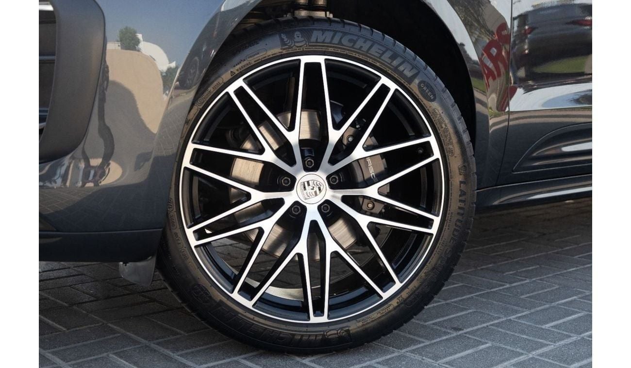 بورش ماكان Std 2.0L (252 HP) Porsche Macan 2023 GCC under Agency Warranty and Service Contract with Flexible Do