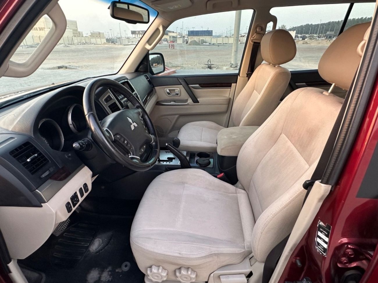 Mitsubishi Pajero Std 3.5L MODEL 2017 GCC CAR PERFECT CONDITION INSIDE AND OUT SIDE