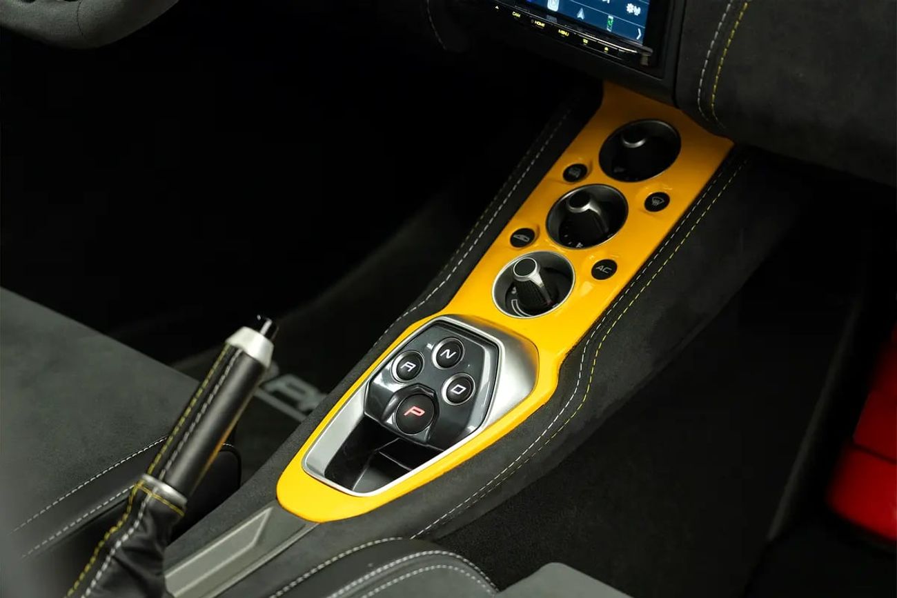 لوتس إيفورا