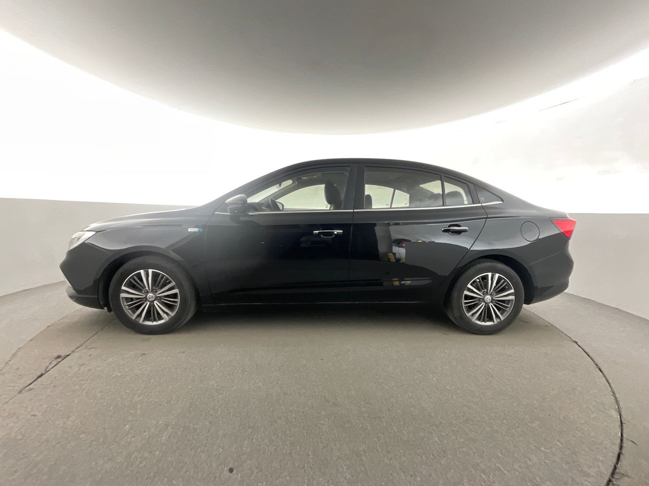 أم جي 5 Luxury | شامل الضمان | 0 ﺪﻔﻋﺓ ﺃﻮﻟﻯ