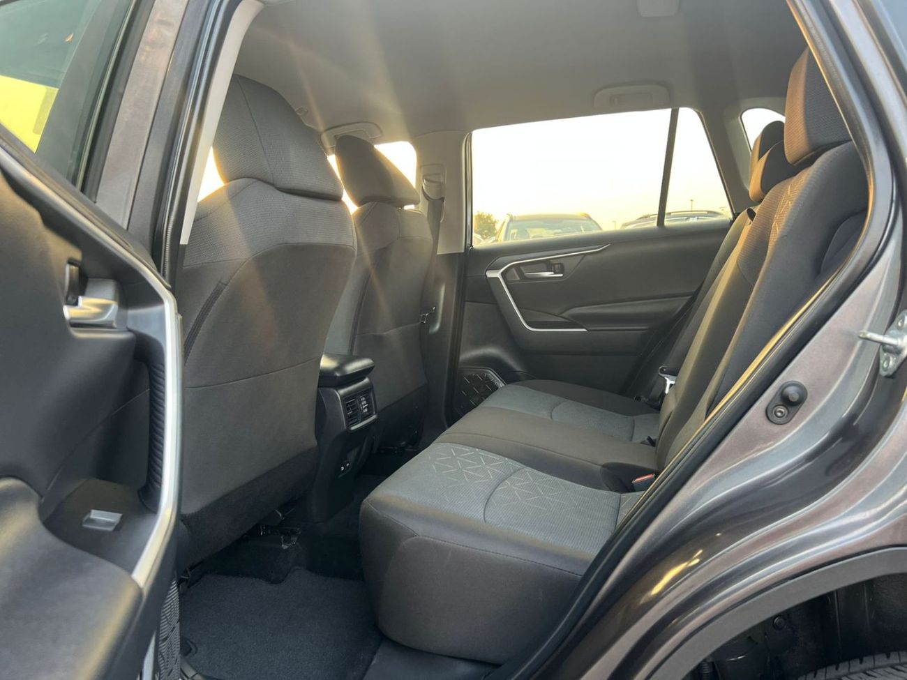 Toyota RAV4 2025 Toyota RAV4 XLE Full Option - 2.5L V6 - Rear CAM - Low Mileage - Radar System -