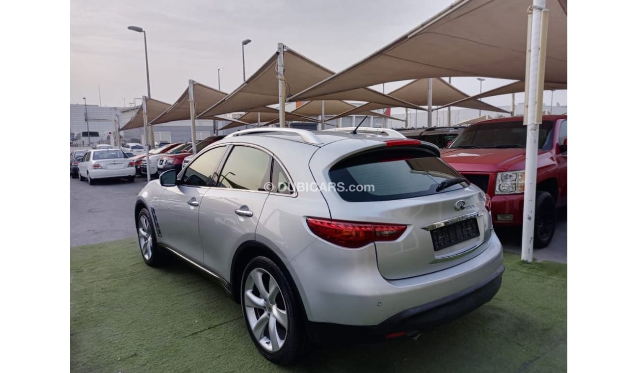 إنفينيتي FX50 موديل 2009 خليجى صبغ وكالة رقم واحد فتحة جلد مثبت حساسات رنجات مثبت كاميرا لاتحتاج الى أى مصاريف