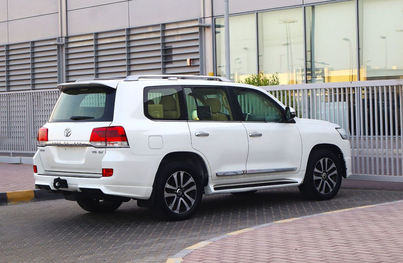 Toyota Land Cruiser VXR 5.7L 4WD