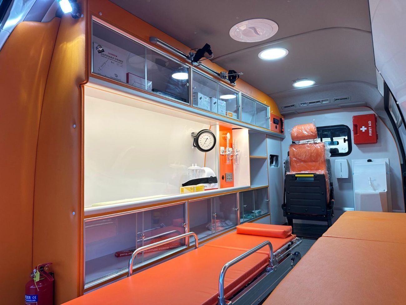 تويوتا هاياس 2.7L VAN HIGH ROOF AMBULANCE P MT