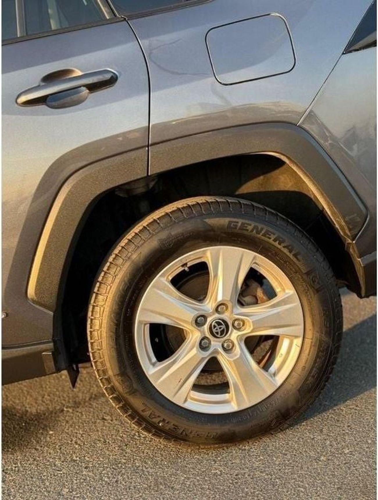 Toyota RAV4 Hybrid XLE 2021 Sunroof, push start