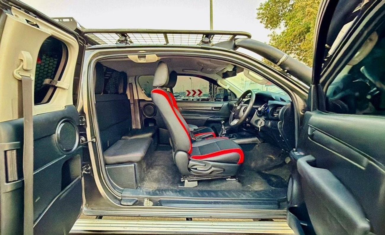 Toyota Hilux SMART CAB | GTK SPORTS BAR | AWNING CAMPING TENT | MANUAL TRANSMISSION | 2.8L | 2016