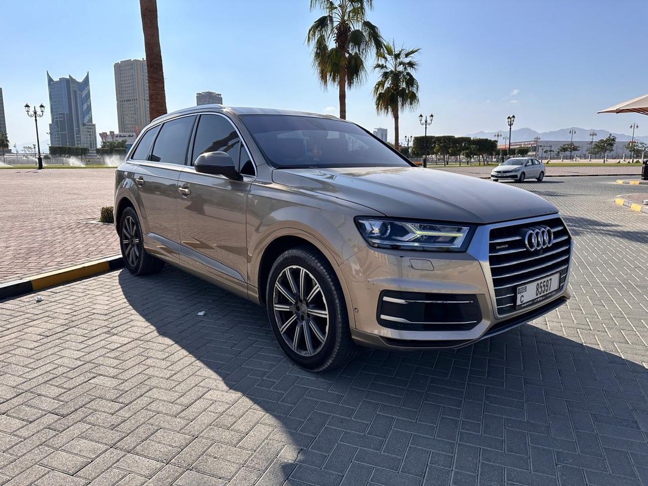 Audi Q7 55 TFSI quattro 3.0L  / Excellent condition / GCC