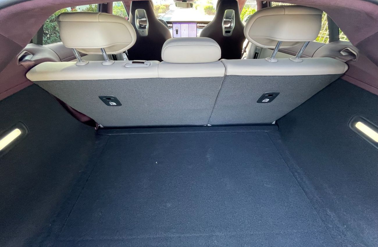 شاومى YU7 Max- 690 HP (681 bhp or 508 kW). range of up to 760 km