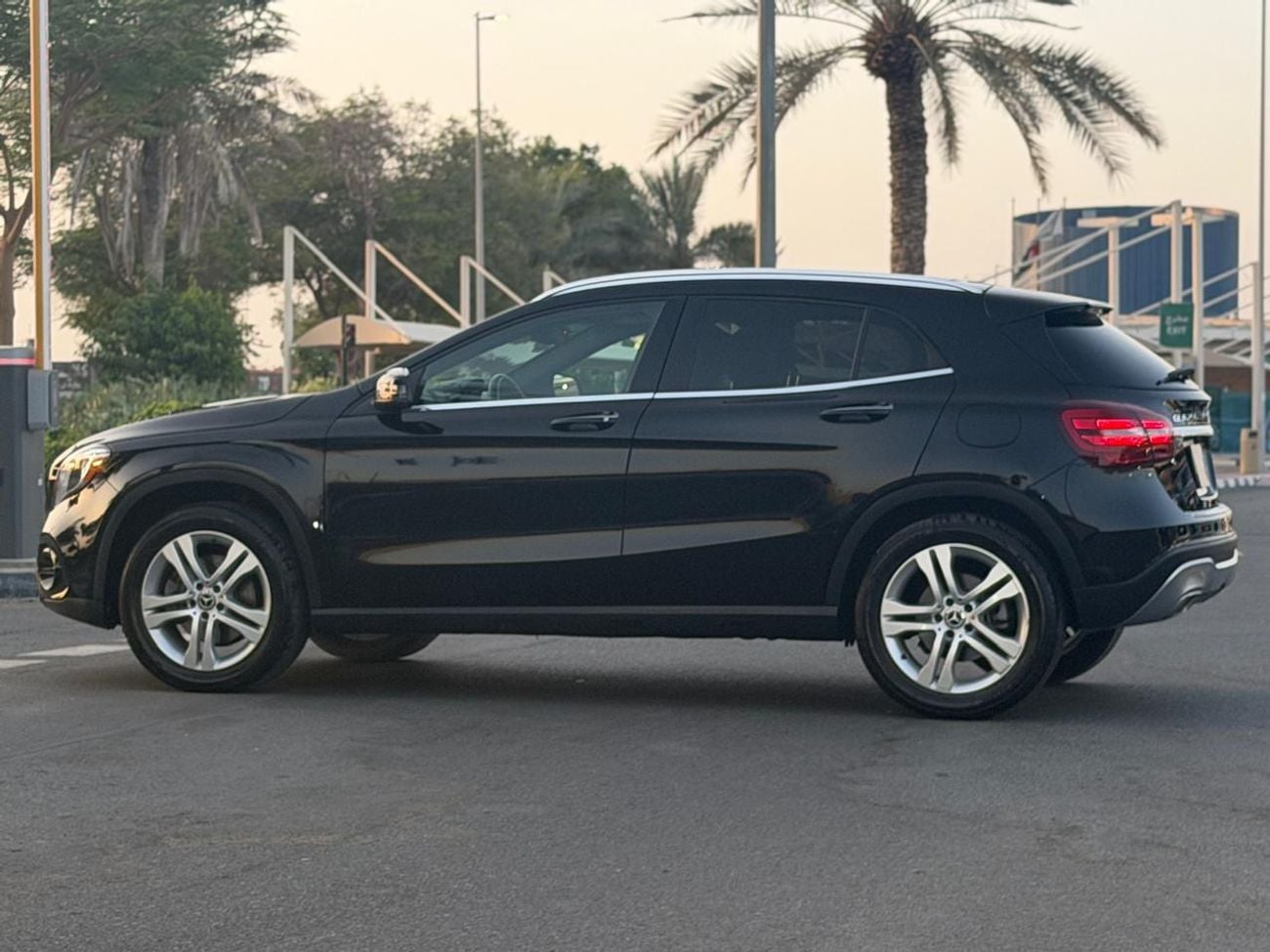 مرسيدس بنز GLA 250 2020 Mercedes-Benz GLA 250 4MATIC | TOP OPTIONS LIKE NEW WITH ONE YEAR WARRANTY