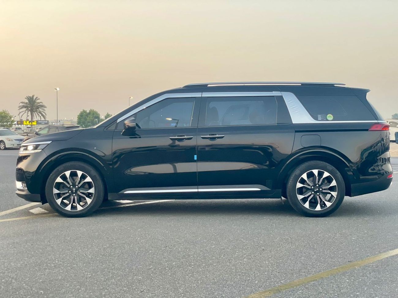 Kia Carnival 2021 Kia Carnival Exclusive Diesel Korean Specs Orignal Paint - 360* CAM - Panoramic View - 6 seater