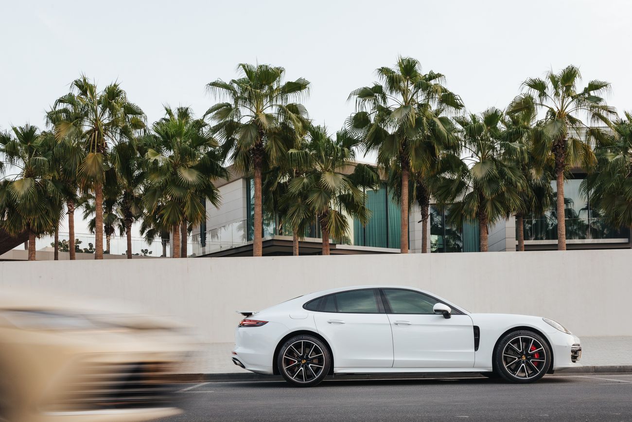 Porsche Panamera Turbo 4.0L AWD